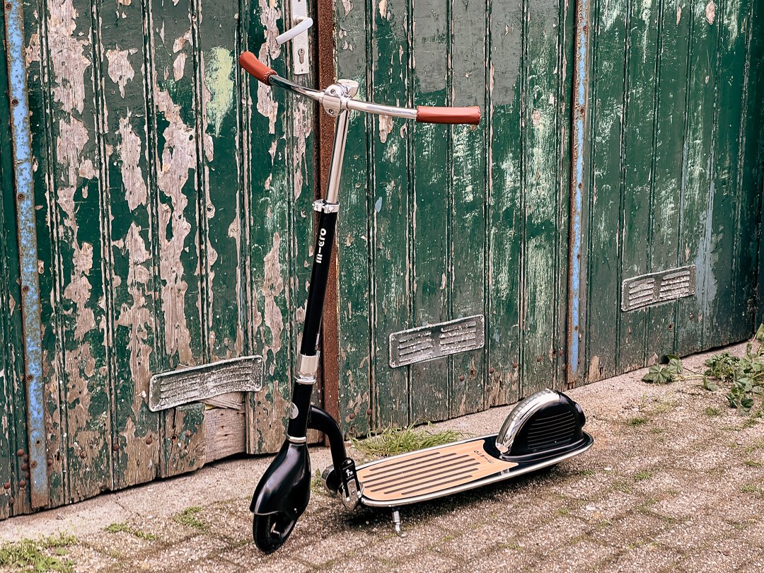 Nieuw bij ons binnen!
De Micro Navigator.
Met deze jaren 50 retro look maak jij helemaal de blits op straat.
Daarnaast heeft de step ook een kompas op het stuur dus je zal ook nooit verdwalen.
onlineskateshop.nl/navigator-step…
#Micro #Scooter #Step #Travel #Compass #Outdoor