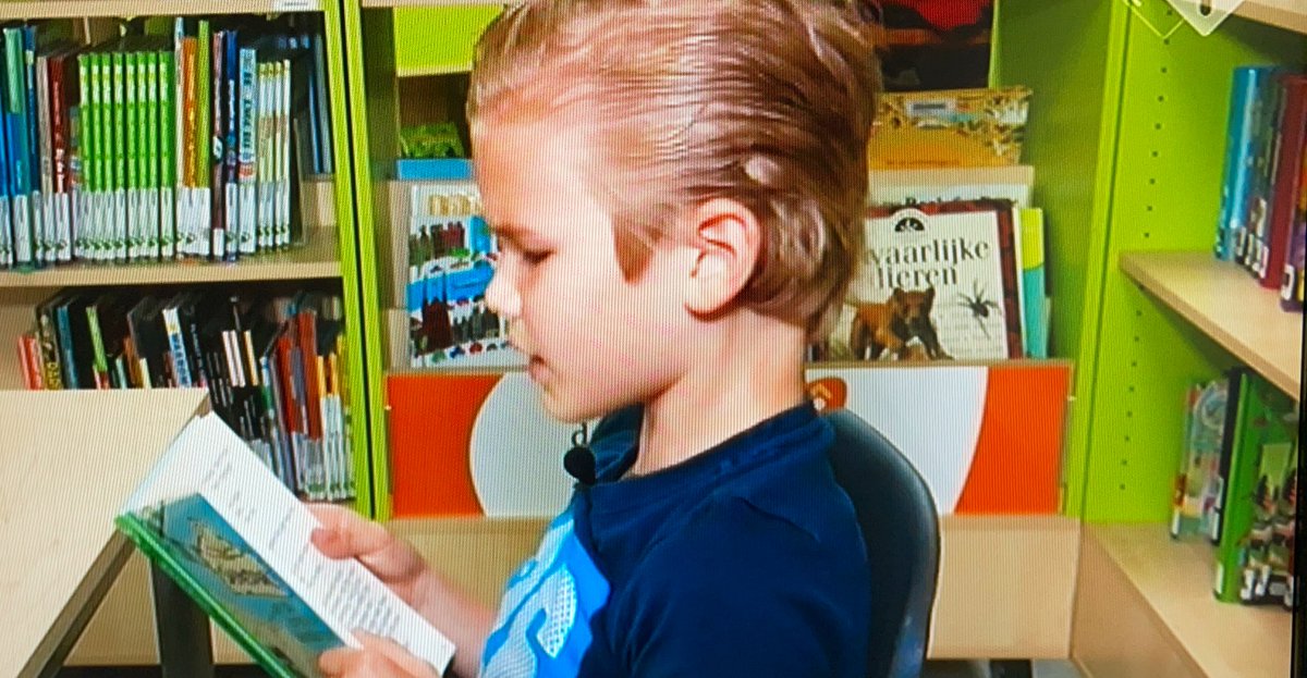 Vandaag is de Landelijke finale van De Nationale Voorleeswedstrijd 2022! Als school-, regio- en provincie-winnaar wensen we Nathan (Hb7) heel veel succes!!!
@StichtingKlasse @stichtinglezen #lezenisleuk #voorleeswedstrijd #bibliotheekopschool