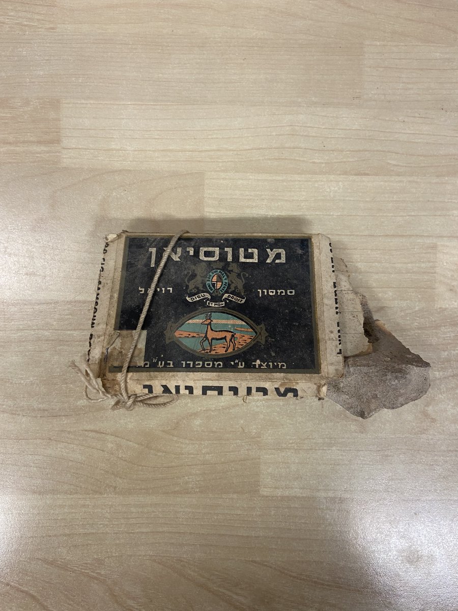 Mari_Albuq's tweet photo. #Bones from a Cave in Israel, dug in the 50's. Sustainable bagging done with old cigarette boxes.
#Zooarchaeology https://t.co/rWxJoE3X6Z