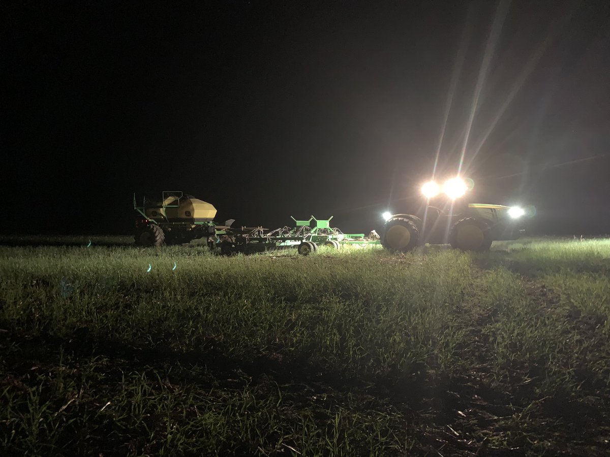 Agproud's tweet photo. @Crop_Service burning the midnight oil last night. Thank you to all the farmers working long hours to get the crops in this spring! #plant22 #thankyoufarmers https://t.co/b0KhsSr34Q