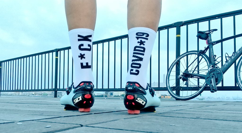 muurkoyama's tweet image. 🖕FUCK COVID🦠19🖕

#cyclingkit
#sockdoping