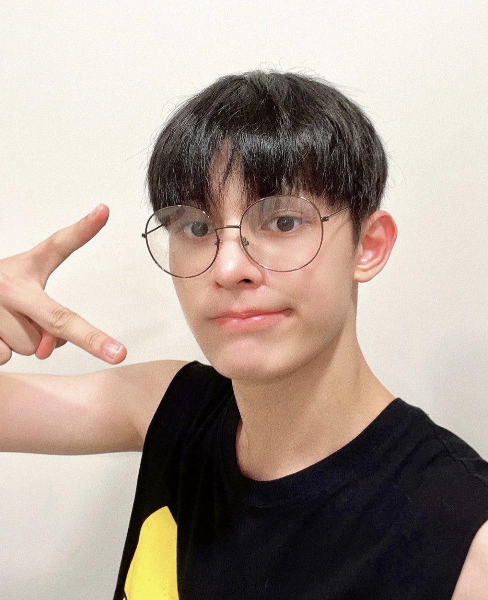 TraineeAWeverse's tweet photo. Wish you guy can enjoy watchin the MV
Just like we enjoyed takin it 😝😝
Wish you guys can stay happy
And always eat great food 🙏🙏
And yeah…

Old hair vs new hair

#TraineeA @trainee_a https://t.co/bJrBJlSefb