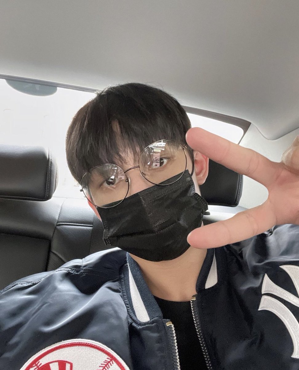 TraineeAWeverse's tweet photo. Wish you guy can enjoy watchin the MV
Just like we enjoyed takin it 😝😝
Wish you guys can stay happy
And always eat great food 🙏🙏
And yeah…

Old hair vs new hair

#TraineeA @trainee_a https://t.co/bJrBJlSefb