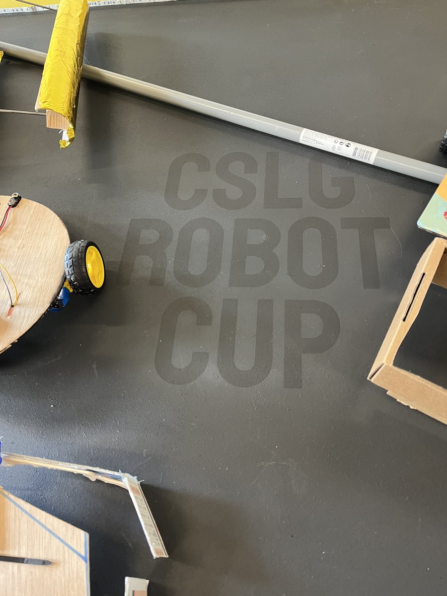 duhamel_vanessa's tweet photo. Merci Alexis pour ton accueil au centre social #LazareGarreau à #LilleSud pour les préparatifs de la #CSLG #RobotCup au cours de laquelle 40 jeunes s’affronteront à l’aide de robots filoguidés qu’ils ont construit. Il se passe de belles choses dans nos quartiers. Rdv le 8 Juin ! https://t.co/VVHdcPsFPV