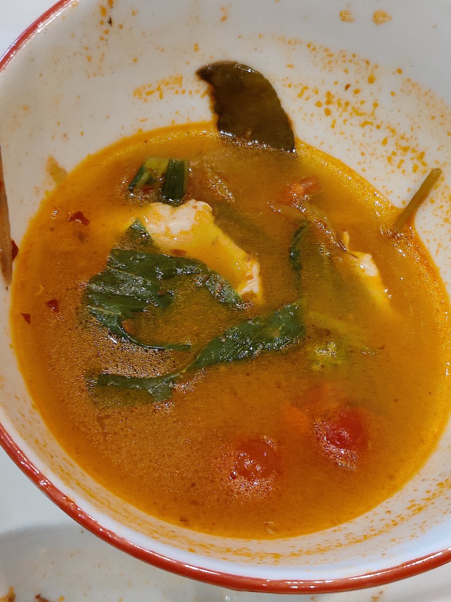 Rahul_Maney's tweet photo. @MLCIndia absolutely disgusting to see a dead cockroach 🪳 swimming in my Tom Yum soup. @fssaiindia @OberoiMall. Was told i will be given free dessert, smh! Need some strong action and response. https://t.co/BvZtY43Rta