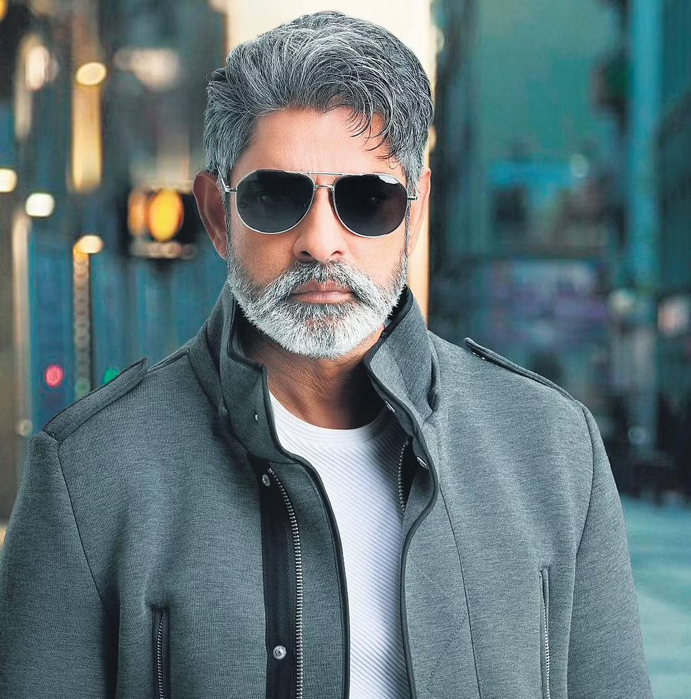 With each passing day, #SalmanKhan and <a href="/hegdepooja/">Pooja Hegde</a>'s 'Kabhi Eid Kabhi Diwali' cast is getting bigger and better. After getting Venkatesh on board for the project, the report now says that Salman has signed Jagapathi Babu for the action-comedy.
#KabhiEidKabhiDiwali #JagapathiBabu