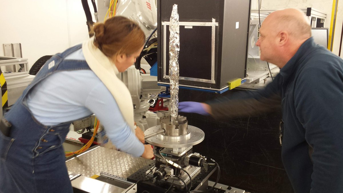 chloecantsing's tweet photo. 3/10. Collaborating with ISIS and Diamond at the Rutherford Appleton Laboratory allowed us to undertake neutron and X-ray tomography of selected bones. Novel, non-invasive complementary techniques that show interior details of the objects. 

#IconReachOut22 https://t.co/krunCCQOgo
