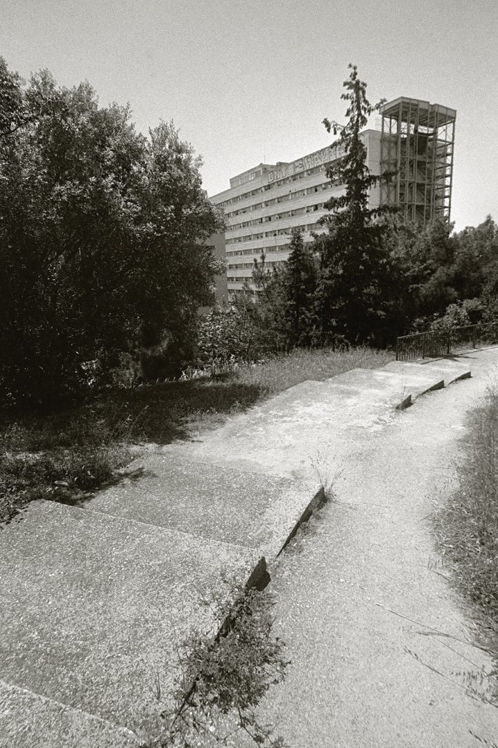 StelThIak's tweet photo. enceladelic*
#Εγκέλαδος #γίγαντας
#Enceladus #giant
#σεισμός #earthquake
#urbanlandscape #cityscape
#chemicalphotography
also known as #analogphotography
#monochromaticphotography
#blackandwhitephotography
#adox #silvermax
#35mm #rodinal
#Θεσσαλονίκη #Thessaloniki
📷ΣΔ (2022) https://t.co/VzLvfrQPAc