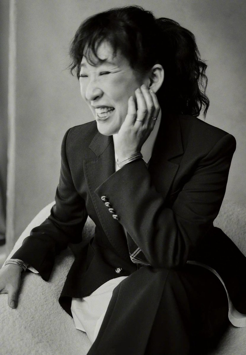 KillingEveNews's tweet photo. Sandra Oh for @THR Emmy RoundTable. https://t.co/r6PYYRiizW