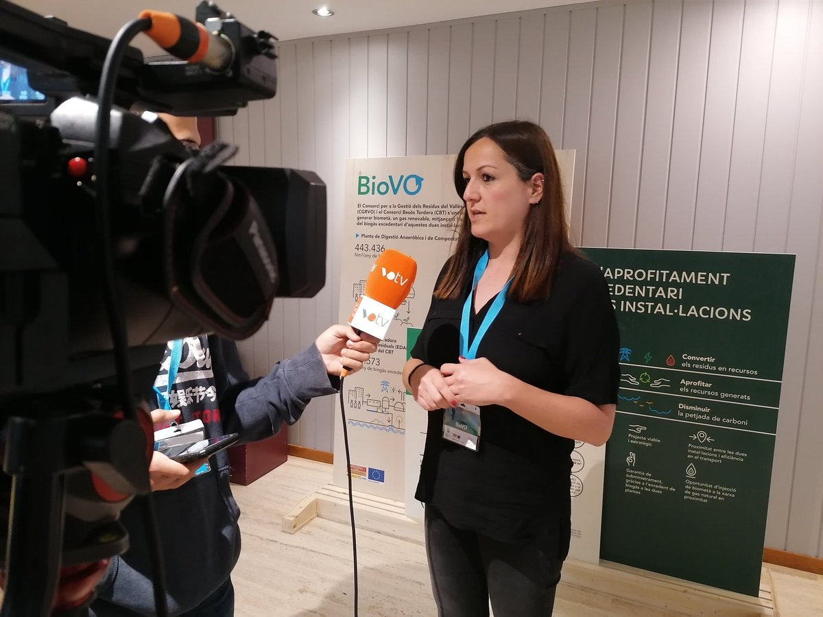 consorcibesos's tweet photo. 🎥 Begoña Martínez, cap de Territori del @consorcibesos, ha explicat a @VOrientalTv la importància del biogàs i del projecte #BioVO, que permetrà transformar-lo en #biometà.
#jornadaBioVO https://t.co/tC9ZseKtnn