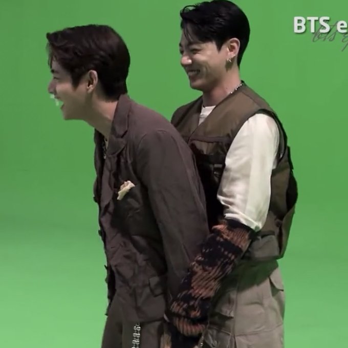 ต้องเอ็นดูขนาดไหนอ่ะดูรอยยิ้มพี่จองกุกดิยิ้มจนตาปิด https://t.co/F4sbWdYtgC<a href="/tag/%E0%B8%95%E0%B8%A5%E0%B8%B2%E0%B8%94%E0%B8%99%E0%B8%B1%E0%B8%94%E0%B8%9A%E0%B8%B1%E0%B8%87%E0%B8%97%E0%B8%B1%E0%B8%99"class="tags"><span>#ตลาดนัดบังทัน</span></a><a href="/tag/%E0%B8%81%E0%B8%B2%E0%B8%A3%E0%B9%8C%E0%B8%94%E0%B8%88%E0%B8%B4%E0%B8%99"class="tags"><span>#การ์ดจิน</span></a><a href="/tag/%E0%B8%81%E0%B8%B2%E0%B8%A3%E0%B9%8C%E0%B8%94%E0%B8%9E%E0%B8%B5%E0%B9%88%E0%B8%88%E0%B8%B4%E0%B8%99"class="tags"><span>#การ์ดพี่จิน</span></a>