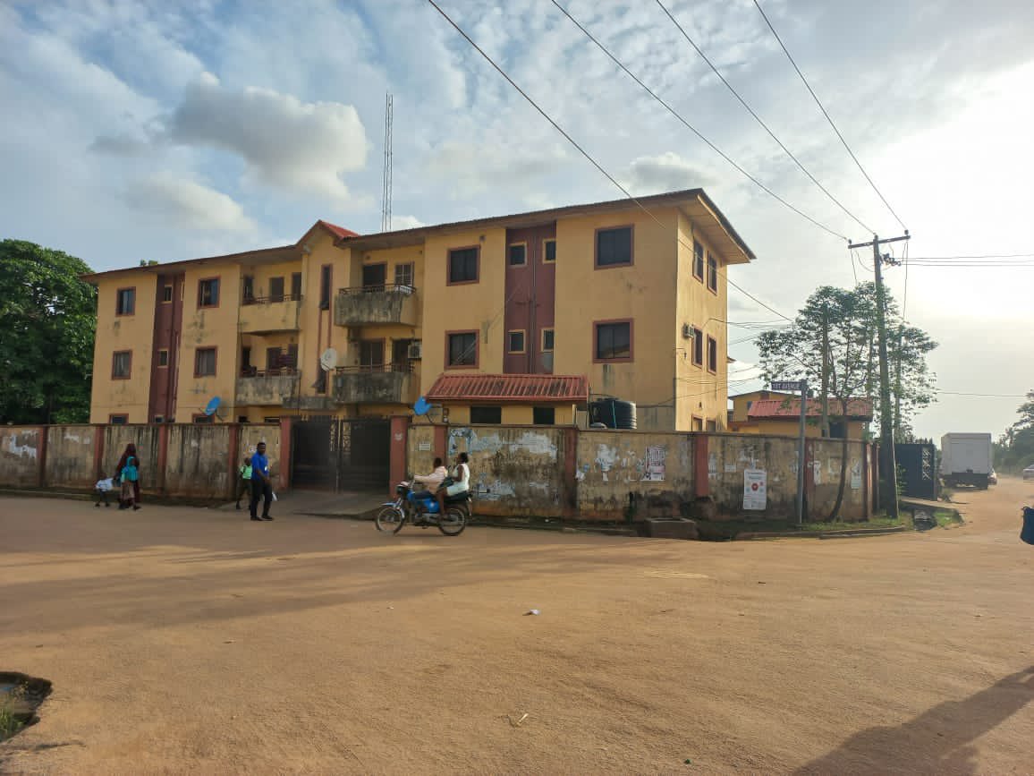 Mr_Hardey's tweet photo. Own a House Today for 10M
Sale!!!
LBIC 3 Bedroom Flat
3T 3B(Last floor)
With: Prepaid Meter, Balcony, Kitchen Exit Door/Stairway, Fenced, Gated, Floored Compound, Excellently Situated, Serene &amp; Secured
*Outright Sale &amp; Ownership*
Jakande, Abesan Estate, Ipaja Rd-Lagos.

Kindly RT https://t.co/rLBxfEQnwh