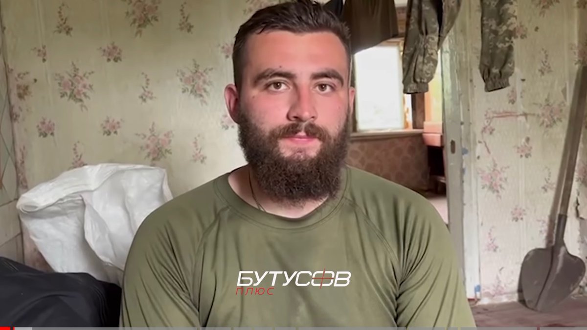 Ukrainian soldier, call sign Viking, was captured in #Chernihiv region with 8 others and tortured.
The vehicle he was transported on exploded on a mine. russian crew burned inside, and 9 POWs managed to escape. Viking led them all to safety. Now he is on the frontlines again.