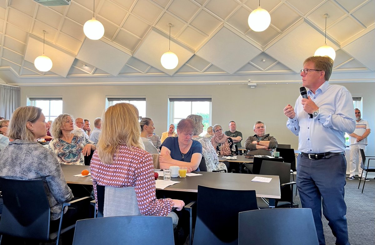 Hvordan øger vi medarbejdertrivsel og patienttilfredshed på Næstved, Slagelse og Ringsted sygehuse? Det holder vi i dag temadag om. Mere end 140 medarbejdere er med og kommer med gode input. For #sammenervibedst