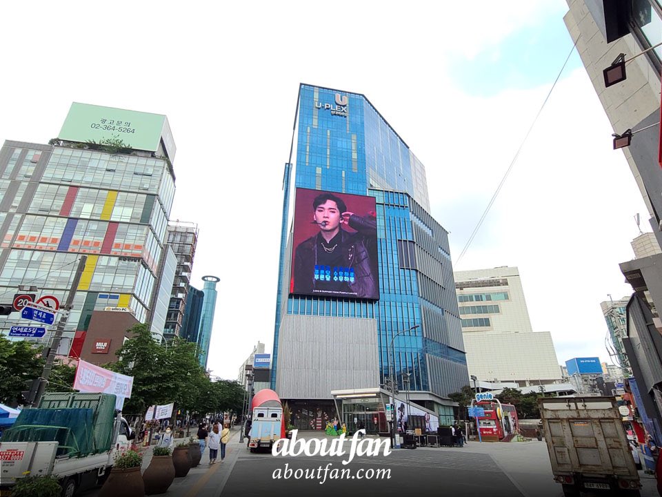 AboutfanO's tweet photo. 📣NUEST ARON Birthday ads
✔︎ Date : 22. 05. 22
✔︎ Ads Product : Sinchon Hyundai U-PLEX ads
#NUEST #뉴이스트 #ニューイースト
#アロン #아론 #ARON #郭英敏
#NUESTARON #뉴이스트아론
#HappyARONDay
🏠 https://t.co/Oau1zjIj45
🗨 https://t.co/8RdujN7ssY
📱 https://t.co/vkFv7FBwd1 https://t.co/Kxynj6AJq9