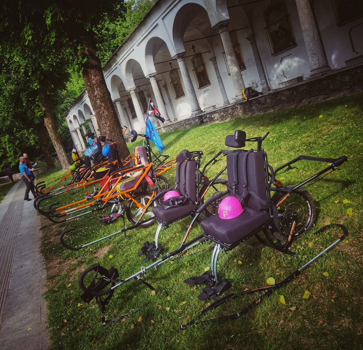 fcn_onlus's tweet photo. In "Un parco per tutti" organizzato da @CAI150 Est Monte Rosa al Sacro Monte #Ghiffa, CAI Novara ha inaugurato la #joelette acquistata grazie al progetto "Novarese diversamente escursion-abile" sostenuto da @fcn_onlus... che gioia queste immagini!
👉https://t.co/PF1SzJGxrt https://t.co/4HElbOfY8D