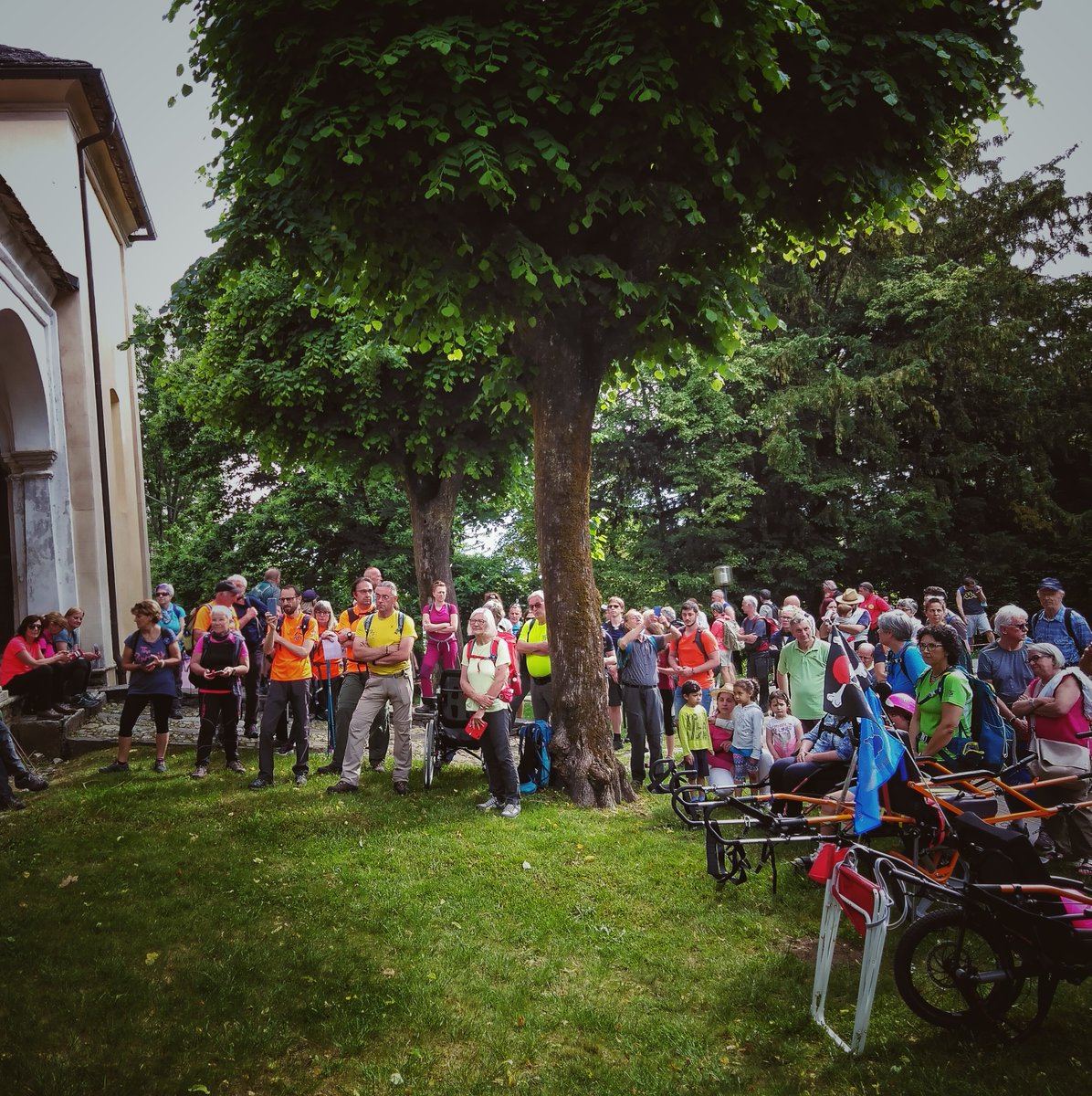 fcn_onlus's tweet photo. In "Un parco per tutti" organizzato da @CAI150 Est Monte Rosa al Sacro Monte #Ghiffa, CAI Novara ha inaugurato la #joelette acquistata grazie al progetto "Novarese diversamente escursion-abile" sostenuto da @fcn_onlus... che gioia queste immagini!
👉https://t.co/PF1SzJGxrt https://t.co/4HElbOfY8D
