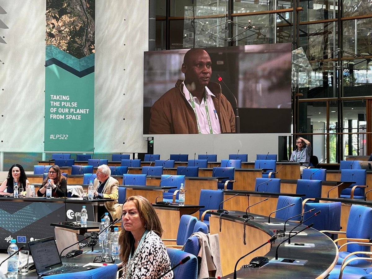 DMastracci's tweet photo. Our #TitusLetaapo from @GeoIndigenous asking the #LPS22 panelist how to enhance collaboration with #IndigenousPeoples and scientists for #ClimateAdaptation cc: @GEOSEC2025 @esa @planet @UNFCCC @ynassef @YanaGevorgyan1 https://t.co/fcu755Nmih