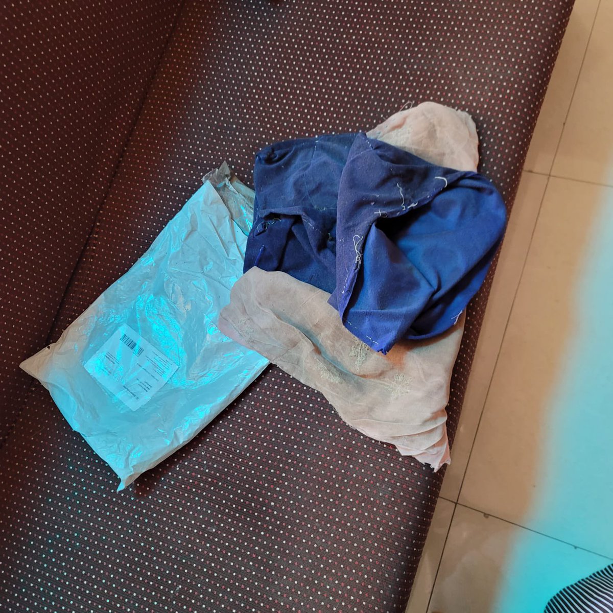 varun5444's tweet photo. WHAT A SHAME @Meesho_Official …Is that how you make your customer base? First ever order and this is what we received…Hope the return process for the same is not as shameful as is the product…#cheating #unprofessional 
Order ID 540301788074
Refund Pick up id - R256614049FPL https://t.co/PB2F7WJ1SS