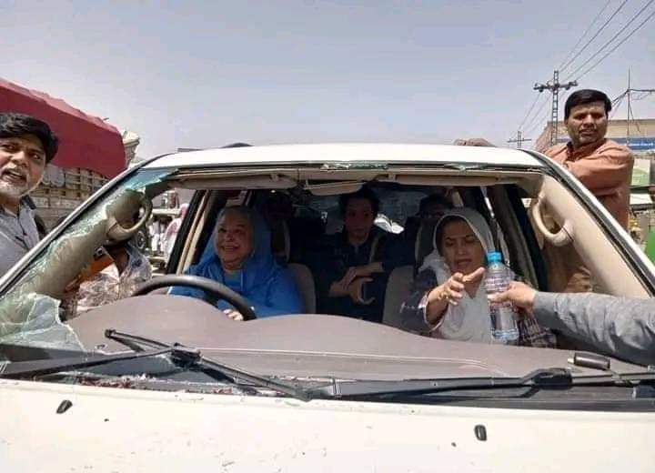 callmefridu's tweet photo. زمانے اب ترے مد مقابل
کوئی کمزور سی عورت نہیں ہے 

فریحہ نقوی ❤️
#DrYasminRashid
#DGISPR https://t.co/WQbgTRW8jk