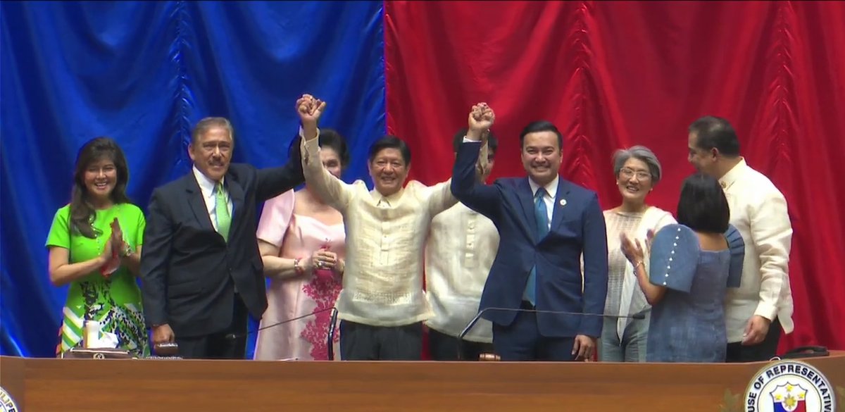 MyFirstAidKeith's tweet photo. Congratulations to our newly elected President and Vice President of The Philippines 🇵🇭
✌🏻President Ferdinand Bongbong Marcos Jr.
👊🏻Vice President Inday Sara Duterte 

📷: @HouseofRepsPH
👏🏻👏🏻👏🏻👏🏻👏🏻👏🏻👏🏻👏🏻
#CongratsPresidentBBM 
#CongratsVPIndaySara https://t.co/r09zbXW9y6
