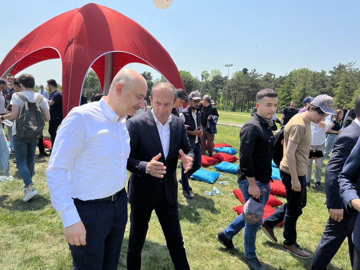 HikmetOzuag's tweet photo. Gençlerimizle beraber Yıldız Teknik Üniversitesinde, 
Ulaştırma ve Altyapı Bakanımız Sn. Adil Karaismailoğlu ile bir araya geldik.

Bu arada İlçemiz hakkında sorun ve taleplerimizi ilettik.
Bakanımıza ilgi ve alakalarından dolayı teşekkür ediyoruz.

#İyikivarsınızbizimçocuklar https://t.co/JxR7HvXQIE