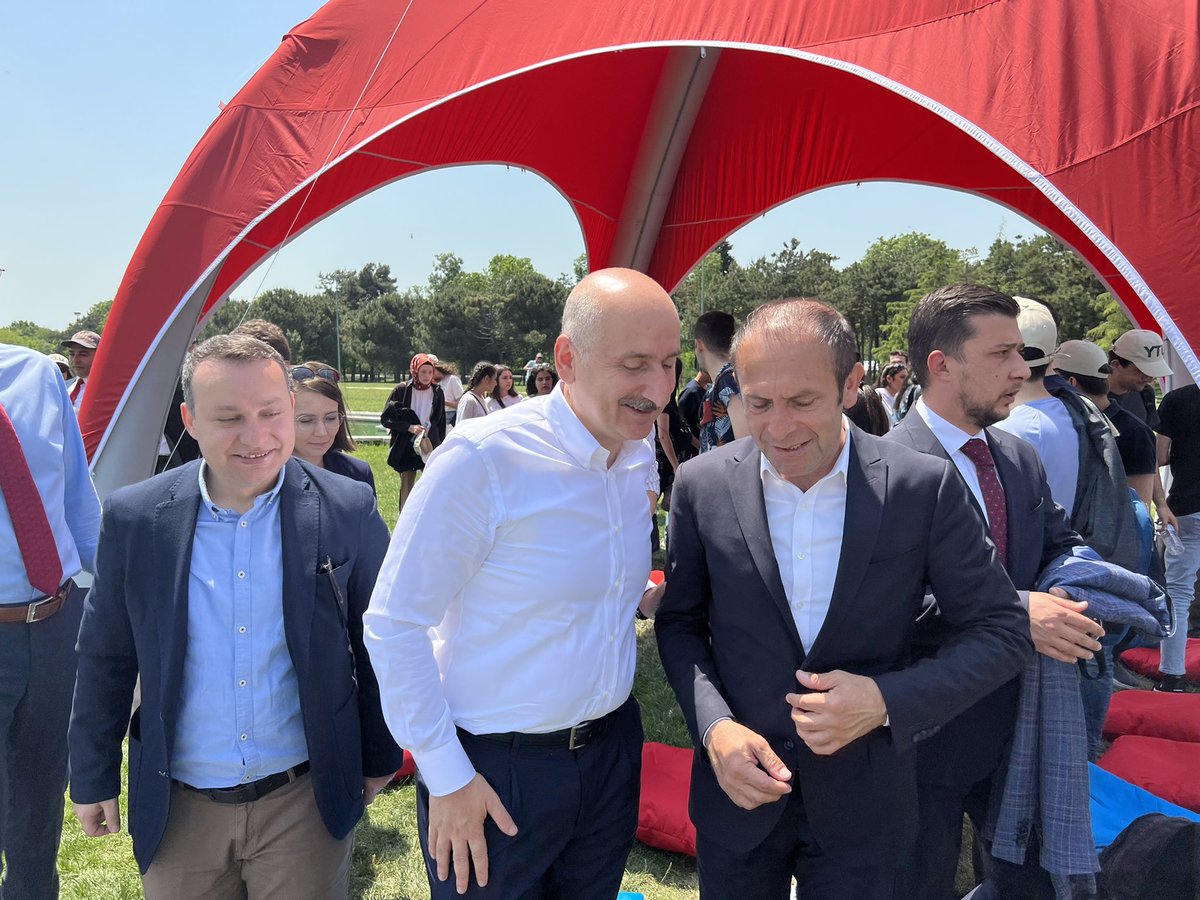 HikmetOzuag's tweet photo. Gençlerimizle beraber Yıldız Teknik Üniversitesinde, 
Ulaştırma ve Altyapı Bakanımız Sn. Adil Karaismailoğlu ile bir araya geldik.

Bu arada İlçemiz hakkında sorun ve taleplerimizi ilettik.
Bakanımıza ilgi ve alakalarından dolayı teşekkür ediyoruz.

#İyikivarsınızbizimçocuklar https://t.co/JxR7HvXQIE