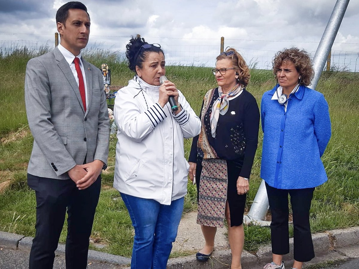 DolorsMM's tweet image. En una pequeña zona de descanso en Francia unos ladrones acuchillaron a Mihai Spataru, un joven camionero rumano afincado en España que viajaba con su esposa.

Hoy le recordamos y condenamos su cruel asesinato.

Acabemos de una vez con la inseguridad que sufren los transportistas