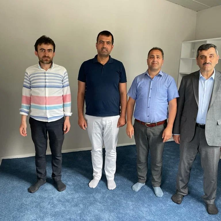 ayd_sehit's tweet photo. Türkiye genelinde düzenlenen Resimlerle Hadis yarışmasına, Din Kültürü ve Ahlak Bilgisi Öğretmenimiz Münevver SOLAK önderliğinde katılan 35 öğrencimize ve okul 1,2,3.müze İlçe Müftümüz Mahmut ATICI ve Uzman Mahmut KABALAK hediyelerini vermişlerdir. Emeği geçenlere teşekkür ederiz https://t.co/74gUhqE9DT