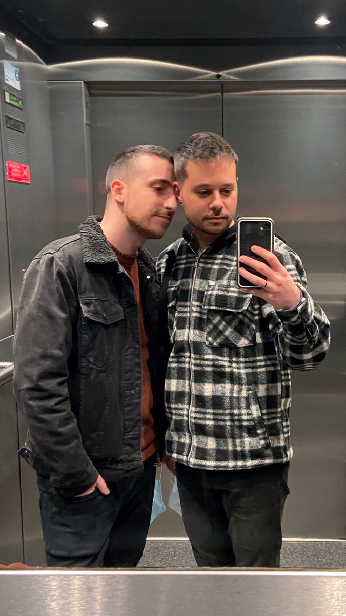 hackintone's tweet image. Os gatos fazem anos e logo ha francesinha e pila assada 🥳🥳