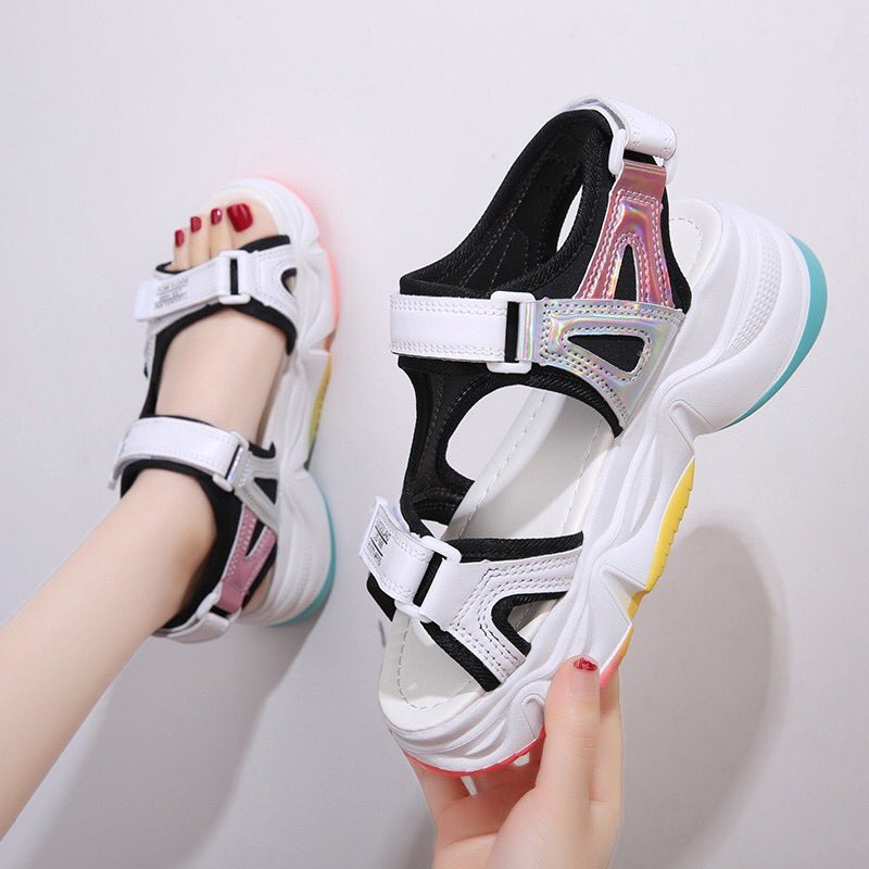 qwertybel's tweet photo. Woman’s sandals velcro below RM50 that you can get on @ShopeeMY !

I have one and suka gila this kind of sandals sebab tahan lasak🤌🏻 

Thread: https://t.co/x0lZfqRfqa
