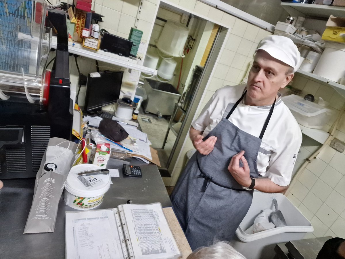 lugaricano's tweet image. Muchas gracias, a Antonio Sirvent (y a otros muchos artesanos como él), por el cariño y la dedicación con la qué haces tus maravillosos helados en Cambrils (Tarragona) - cada ingrediente tiene su historia, cada sabor sus largos años de refinamiento. Qué maravilla.