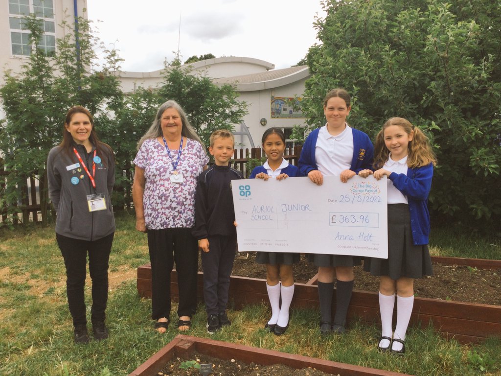 Co_opMP_Ewell's tweet photo. A delightful visit to Auriol Junior School this morning, to present them with a cheque for over £360, where the pupils will learn gardening skills.

Keep supporting your community by remembering to scan your CO-OP card every time you shop!

#SupportingLocalCauses #ItsWhatWeDo https://t.co/isTHK2nicQ