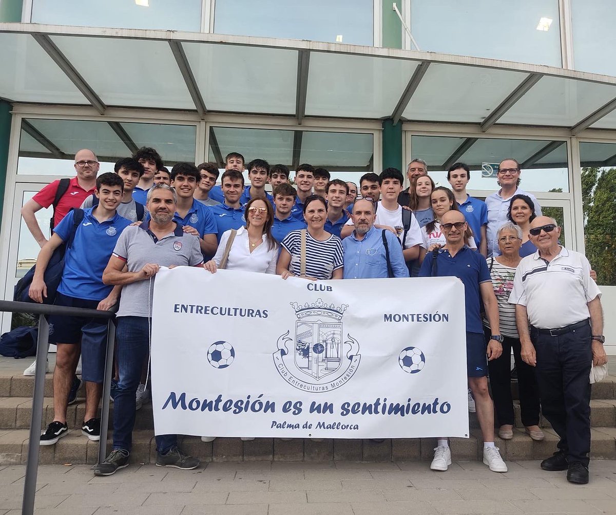 EntreMontesion's tweet photo. 🔵📸 |MOMENTOS DE LA PASADA JORNADA|
Os traemos una serie de momentos, vividos la anterior jornada.
#SentimientoDeClub🔵
#MontesiónEsUnSentimiento💙
#EMFutsal⚽️ https://t.co/dMvrAP4SR5