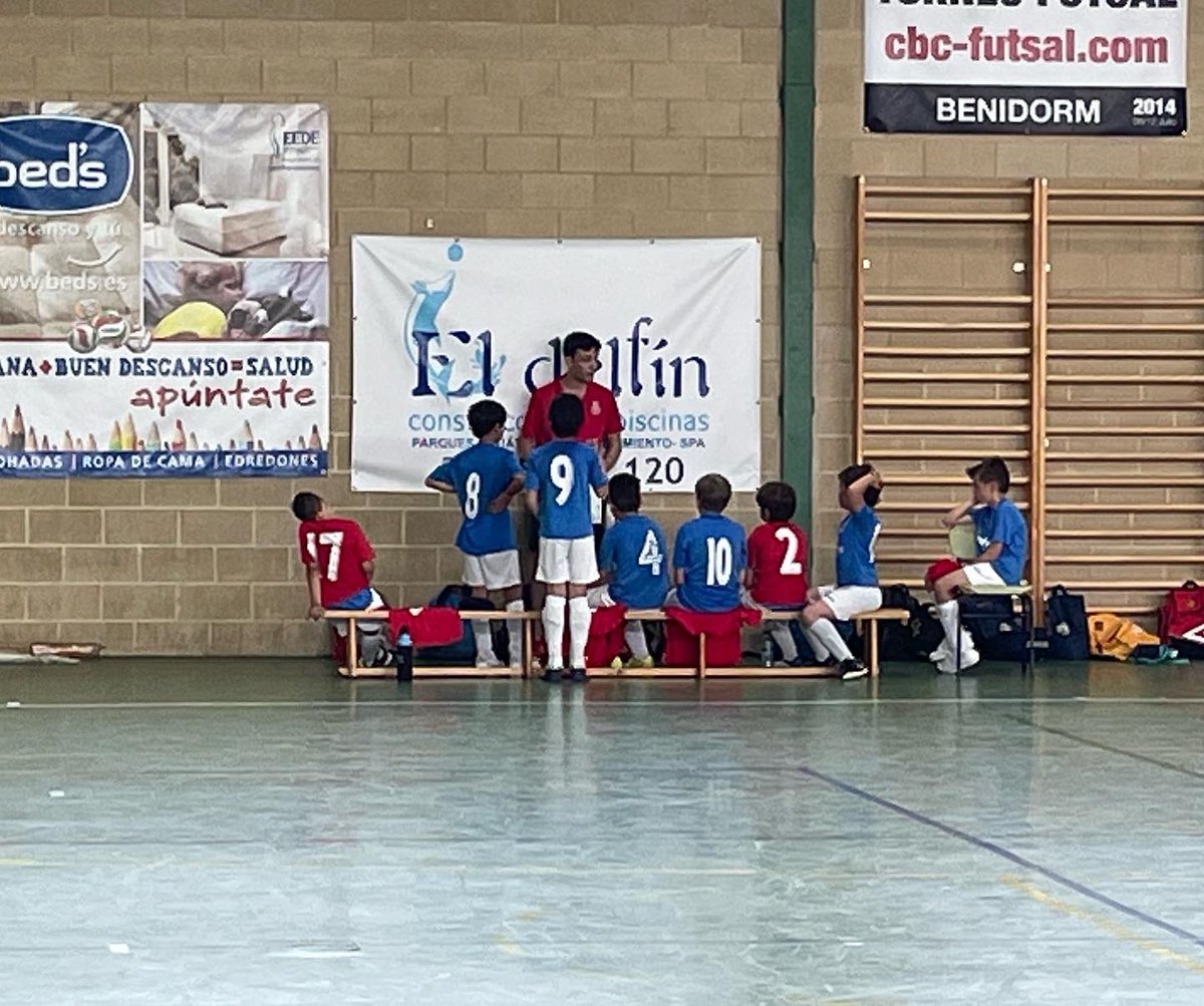 EntreMontesion's tweet photo. 🔵📸 |MOMENTOS DE LA PASADA JORNADA|
Os traemos una serie de momentos, vividos la anterior jornada.
#SentimientoDeClub🔵
#MontesiónEsUnSentimiento💙
#EMFutsal⚽️ https://t.co/dMvrAP4SR5