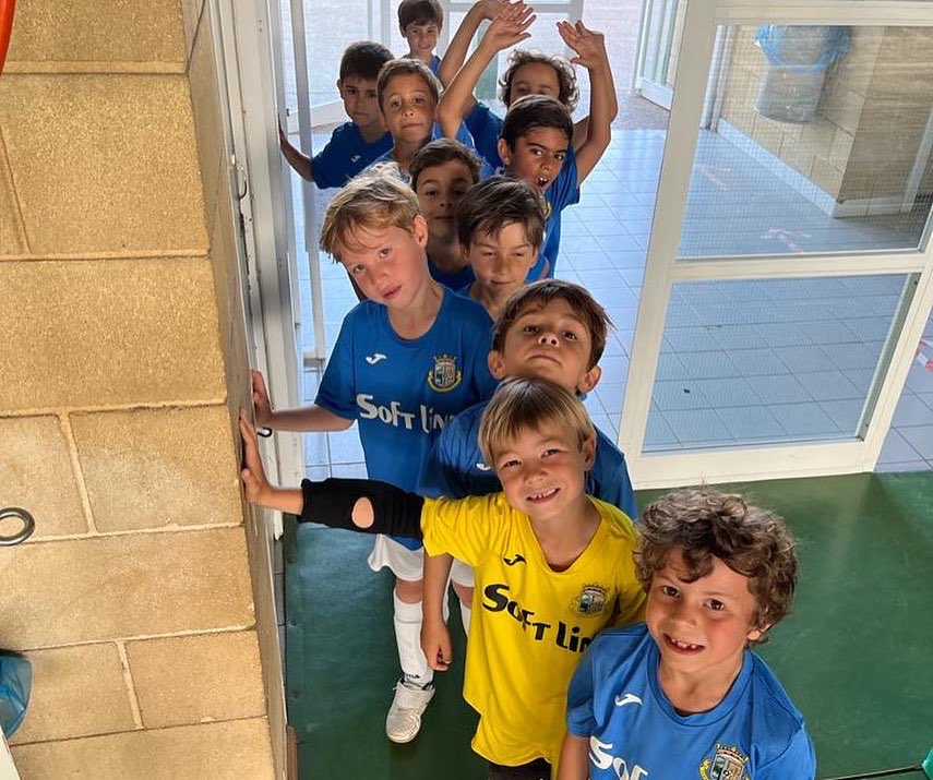 EntreMontesion's tweet photo. 🔵📸 |MOMENTOS DE LA PASADA JORNADA|
Os traemos una serie de momentos, vividos la anterior jornada.
#SentimientoDeClub🔵
#MontesiónEsUnSentimiento💙
#EMFutsal⚽️ https://t.co/dMvrAP4SR5