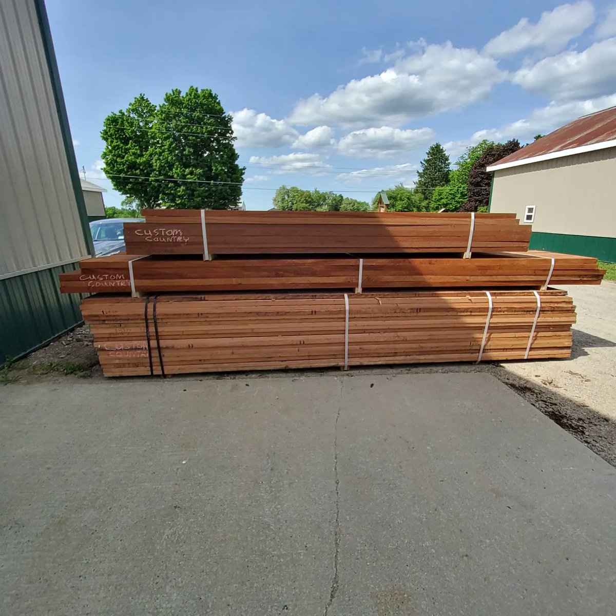 CCW_1997's tweet photo. Received a shipment of exotic lumber. 8/4 Sapele, 8/4 African Mahagony, and Red Grandis in 4/4 and 6/4. We have 22 exotic woods in stock for your next project. Check our website or stop in at our location. #exoticwoods #exoticlumber #mahagony #sapele #redgrandis https://t.co/r9g4nP4BwB