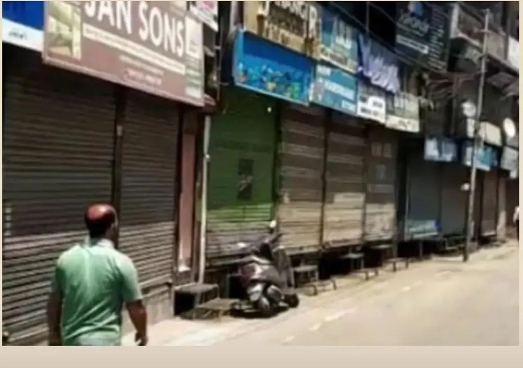 chetnakaul's tweet photo. If Some Common Kashmiris , did not support terrorism, why are shops closed today for #YasinMalik in Srinagar &amp; not for #SaifullahQadri ? Who controls these shops?
How long will this bunch of sick minds, poison the next generations with the venemous #Azadi &amp; dig their graves? https://t.co/rA3D5CROzM