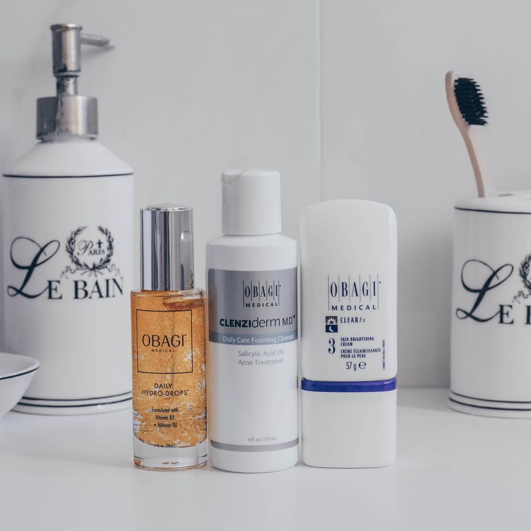 pureobagi's tweet photo. Today is International Skin Pigmentation Day 🗓️ Obagi Medical has developed a range of products to target this common skin concern, using a very unique ingredient: Arbutin.  https://t.co/rr5HdpVpmB
(📸 @elisazanetti) https://t.co/RtEc2REDEH