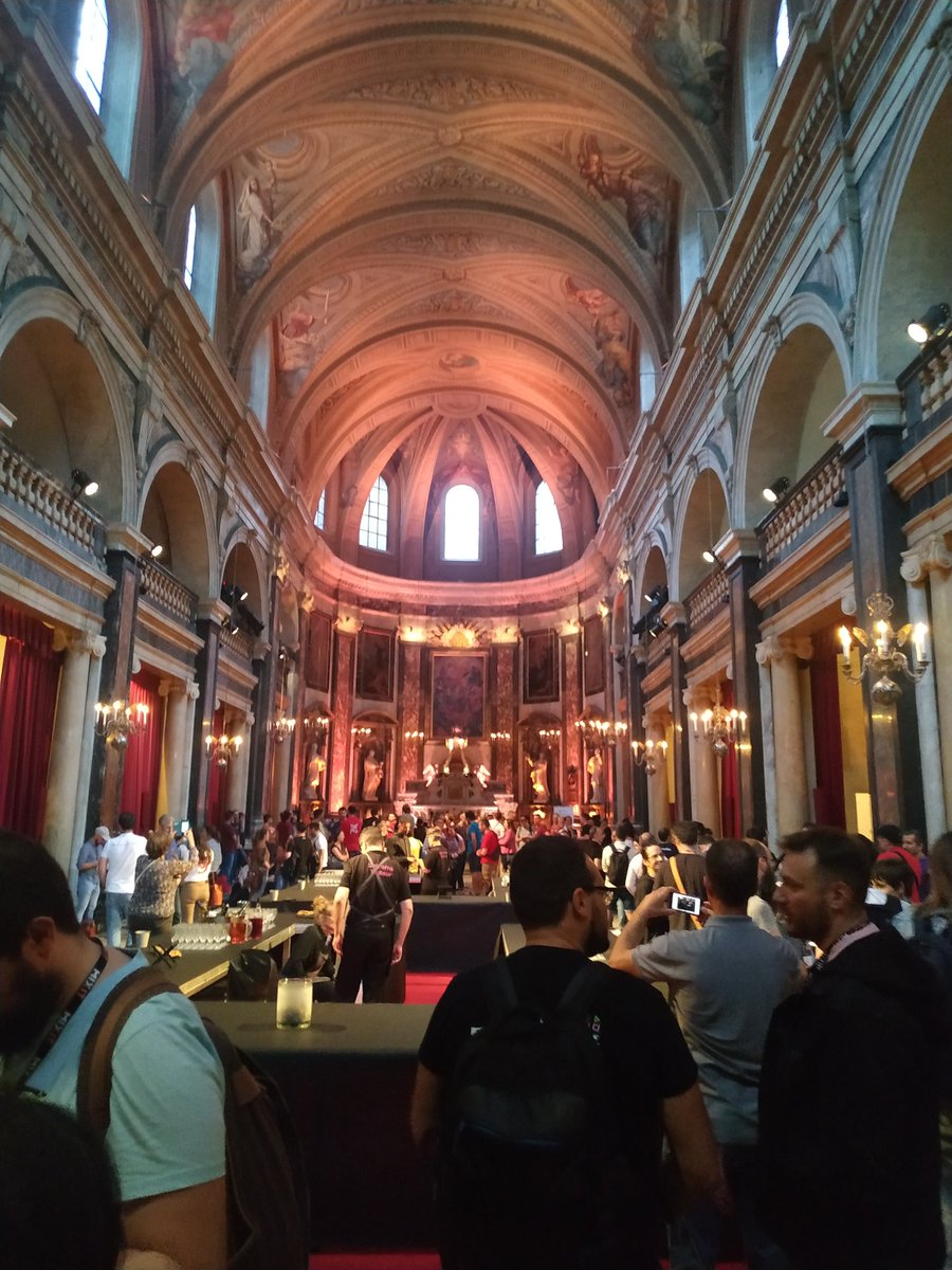 LoriePisicchio's tweet photo. Merci @mixitconf pour la soirée dans ce lieu splendide https://t.co/EUN1A1FPNZ