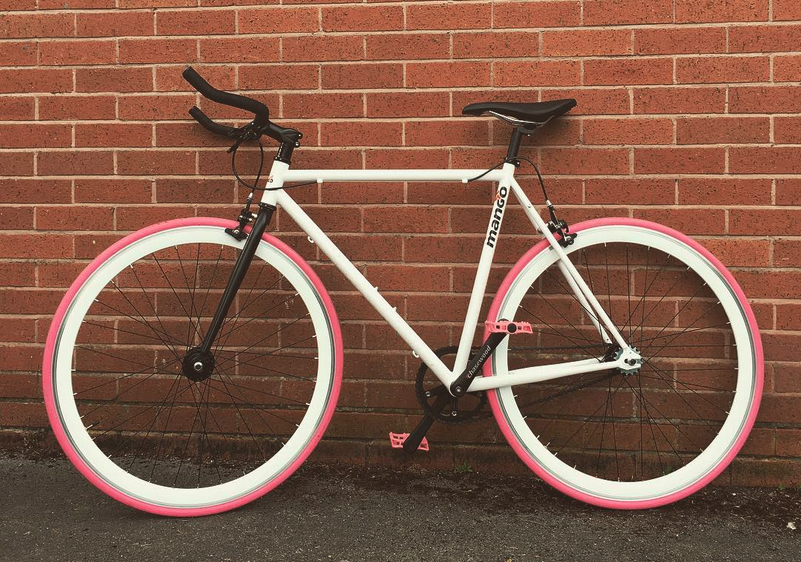 JamieMooreDev's tweet photo. Got my girl back from a service, ready for my new commute starting in two weeks!
#singlespeed #cylegram #mangobikes https://t.co/OY6VesG3AB