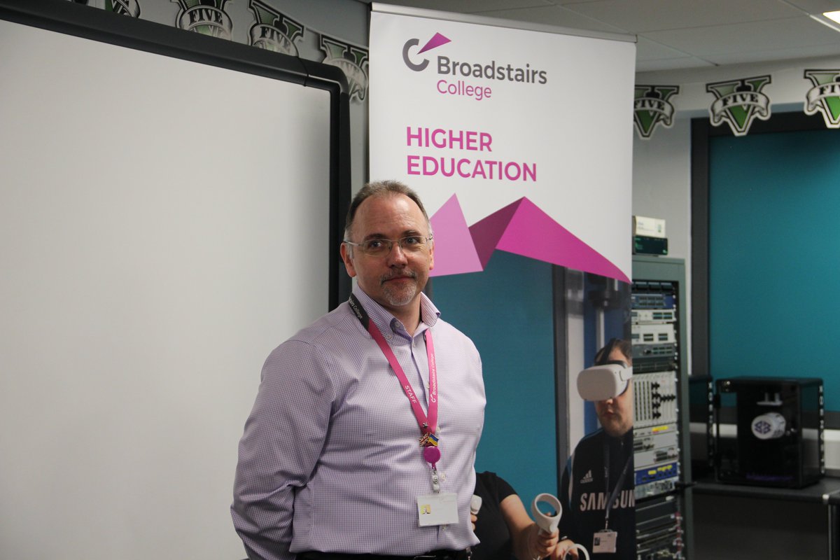 BroadstairsCol's tweet photo. Tim Jackson, PD for Higher Education #Computing, recently launched our revamped gaming lab! 🖲️🖥️ #HE Computing students have access to top-of-the-range facilities, including VR, 3D printers, and robotics. 

Learn more about our Computing progression route: https://t.co/QPyYLPCsl6 https://t.co/NinAHfl4lk