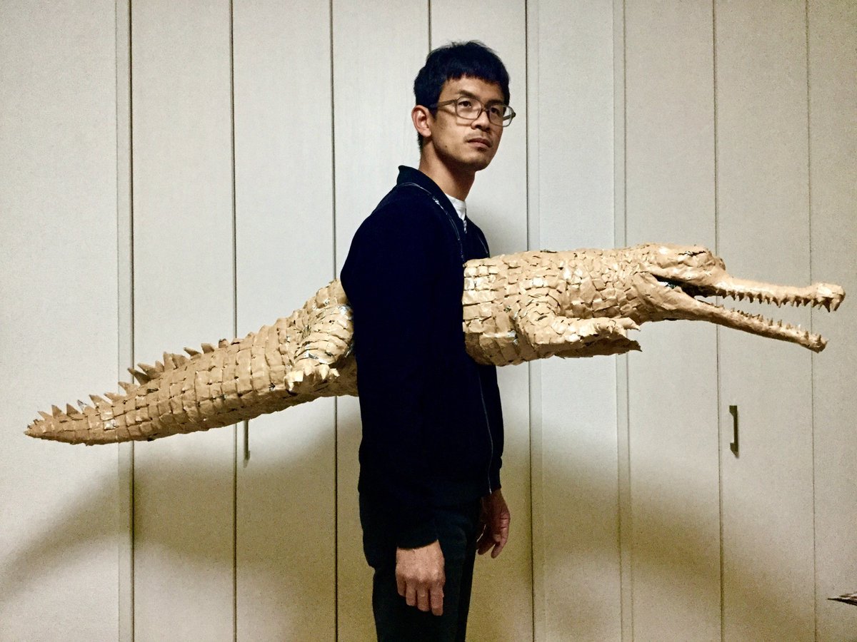 あらためましてこんにちは、ワニが刺さった男です。 #立体作品 #彫刻