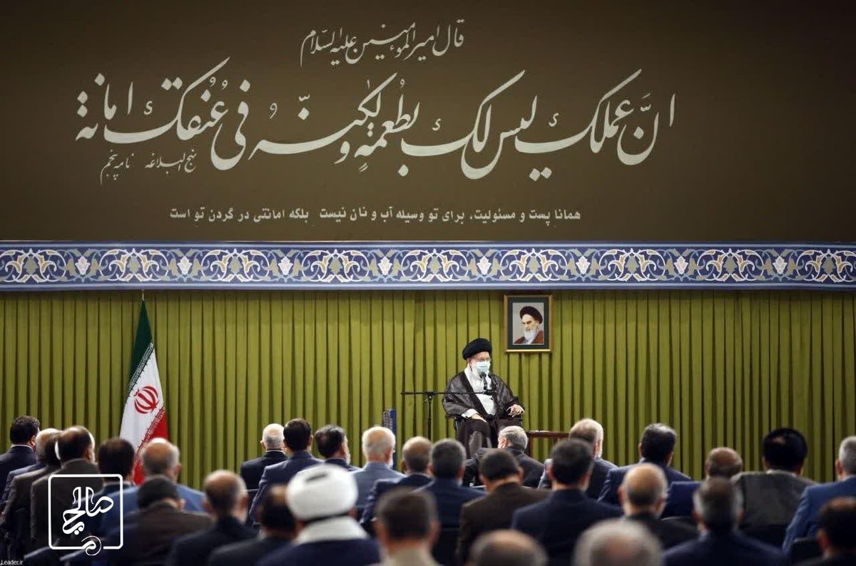drmoslemsalehi's tweet photo. 📖نامه پنجم نهج البلاغه: 
إنَّ عَمَلَک لَيْسَ لَک بِطُعْمَةٍ وَ لَکنَّهُ فِي عُنُقِک أَمَانَةٌ
 🔹همانا پست و مسئولیت، برای تو طعمه  نیست  بلکه امانتی بر گردن تو است (4 خرداد 1401).
#مجلس_انقلابی #دکتر_مسلم_صالحی https://t.co/soARbCvLzU