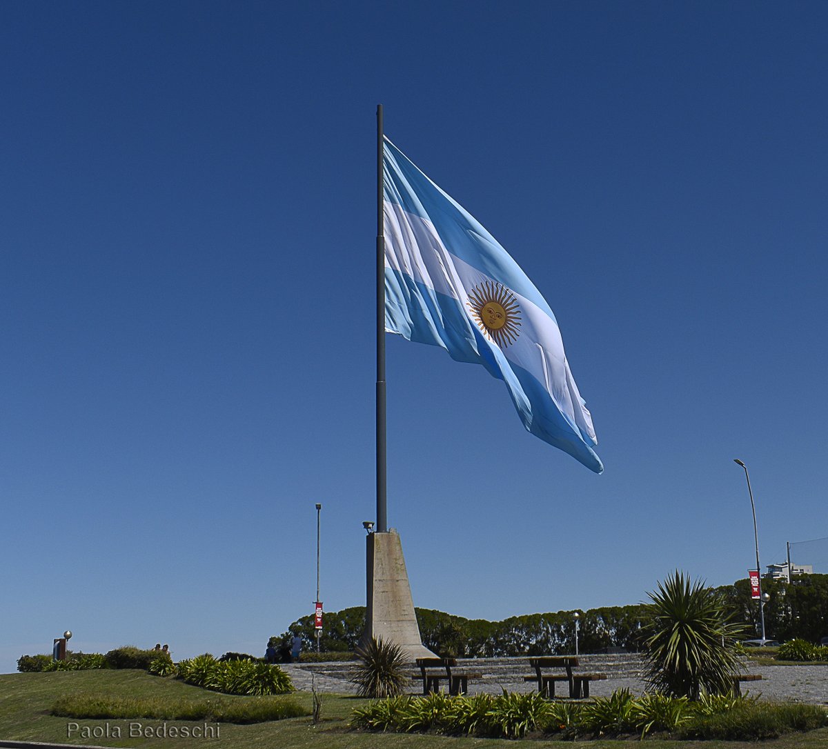 bedesabril21's tweet photo. #25deMayo FELIZ DIA DE LA PATRIA !💙🇦🇷 🤍 
#Argentina @Imagen_Arg @turisargentina 
El 25 de Mayo de 1810, se forma la Primera Junta de Gobierno Patrio !
Presidente : Cornelio Saavedra Comandante de Armas
Secretarios: Dr. Mariano Moreno y Dr. Juan José Paso https://t.co/Ym0n4FeZN9
