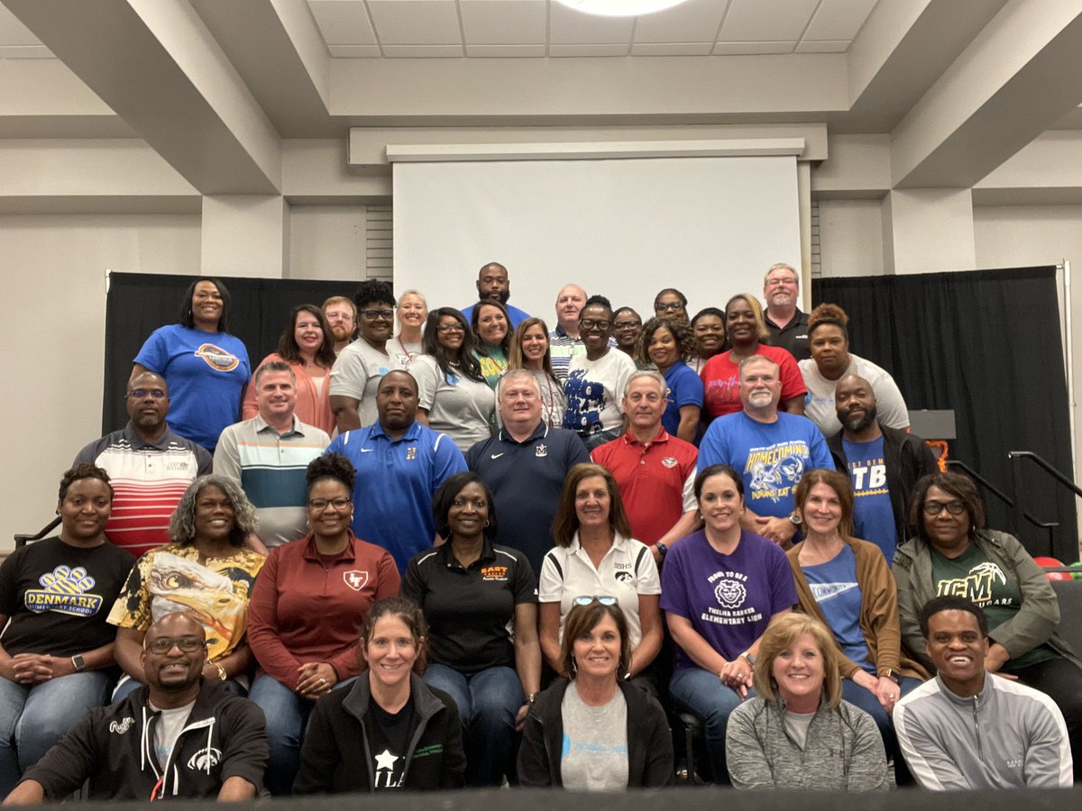 PrincipalSDavis's tweet photo. First day of the #CHIPS retreat was very rewarding!! Iโm learning a lot from the seasoned principals! #FaceTheIntensity #ChooseUs ๐ค https://t.co/Cfpq0bpeBI