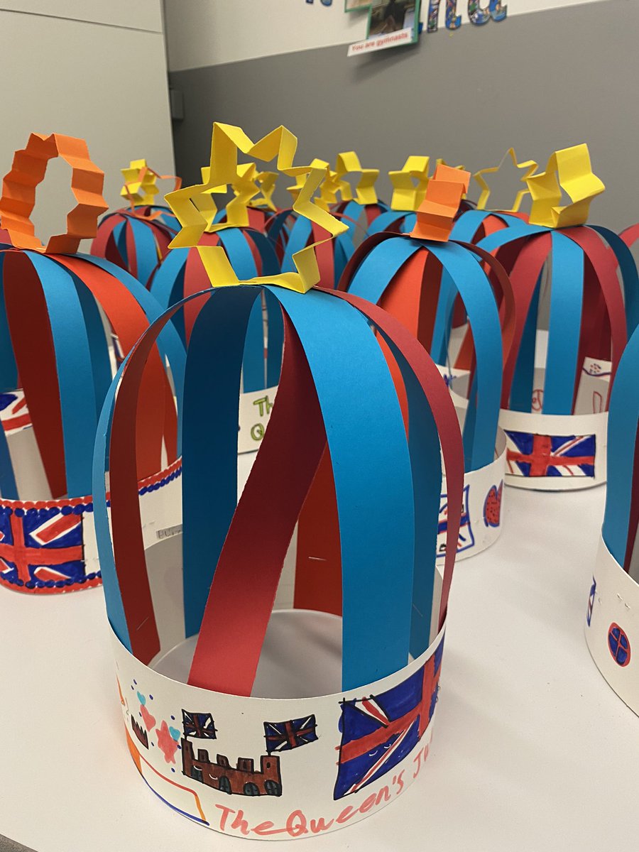 C94Alice's tweet photo. Jubilee party ready! 👑 https://t.co/cuf3QWNOvH