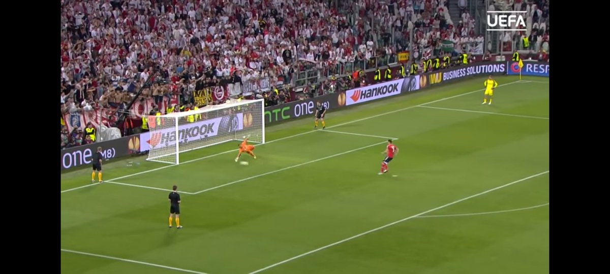 fabs5000's tweet photo. @nuttyviolins Europa league final 2014 Benfica Sevilla https://t.co/IP8esA5byC