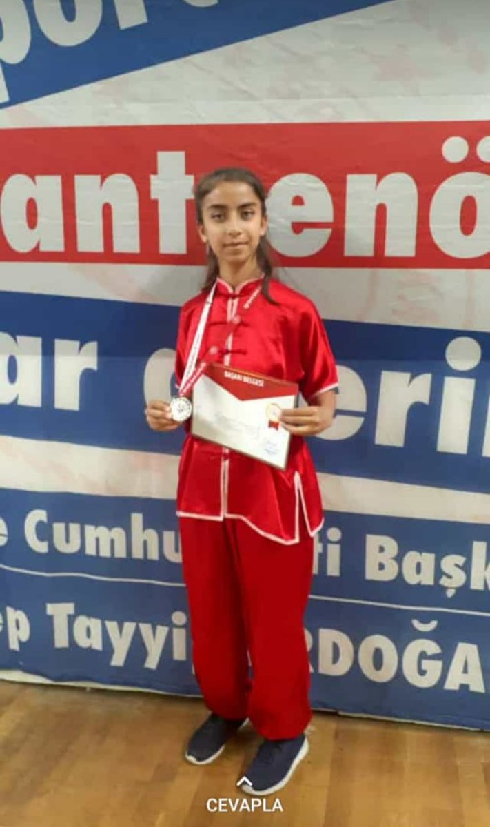 BAĞLAR /NECİP FAZIL KISAKÜREK ANADOLU LİSESİ (@fazillisesi) on Twitter photo Okulumuz 9.sınıf öğrencilerinden Berfin ATLI, WUSHU KUNG FU okul sporları kategorisinde Türkiye 2.si olmuştur. Öğrencimizi tebrik ediyoruz.
<a href="/Murat4Kucukali/">Murat Küçükali</a>
<a href="/Mehmet_Bulut21/">Mehmet BULUT</a>
<a href="/BaglarMEM21/">Bağlar İlçe Milli Eğitim Müdürlüğü</a> Okulumuz 9.sınıf öğrencilerinden Berfin ATLI, WUSHU KUNG FU okul sporları kategorisinde Türkiye 2.si olmuştur. Öğrencimizi tebrik ediyoruz.
<a href="/Murat4Kucukali/">Murat Küçükali</a>
<a href="/Mehmet_Bulut21/">Mehmet BULUT</a>
<a href="/BaglarMEM21/">Bağlar İlçe Milli Eğitim Müdürlüğü</a>
