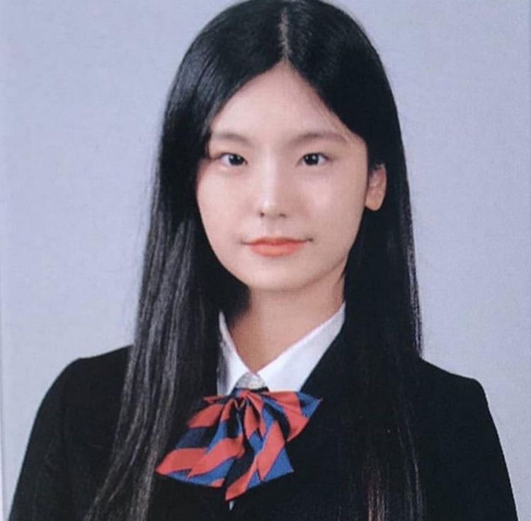 Chaeryeongchoca's tweet photo. HAPPY BIRTHDAY TO MY BABY🎊 #secretweaponyejiday https://t.co/sxXpyAfalE